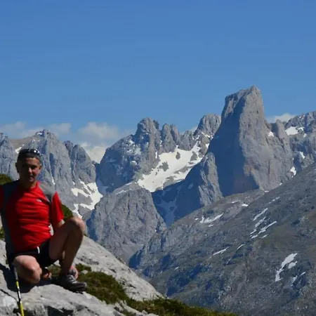 Amada Sara * Poo (Cabrales)